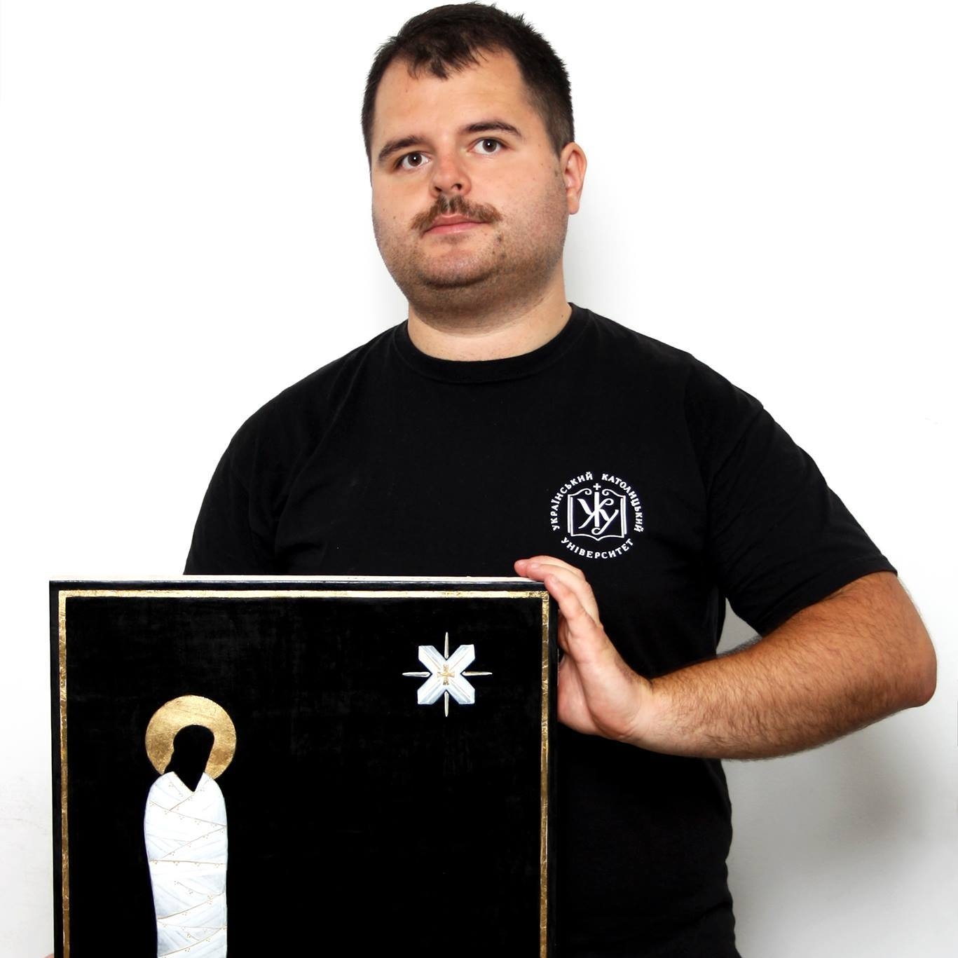 Портрет митця Андрій Майовець, який працює у стилі Художник-графік, ілюстратор, каліграф, іконописець та фотограф (Lviv, Україна) Фото 1 з 1.